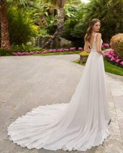 Hari ADRIANA ALIER rosa clara colección 2023 essencia novias