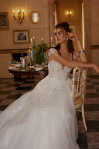 88402_FB_Idina_Justin-Alexander LILLIAN WEST COLECCION 2025 ESSENCIA NOVIAS