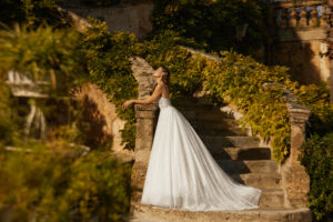 Monica loretti 3528 essencia novias coleccion 2025