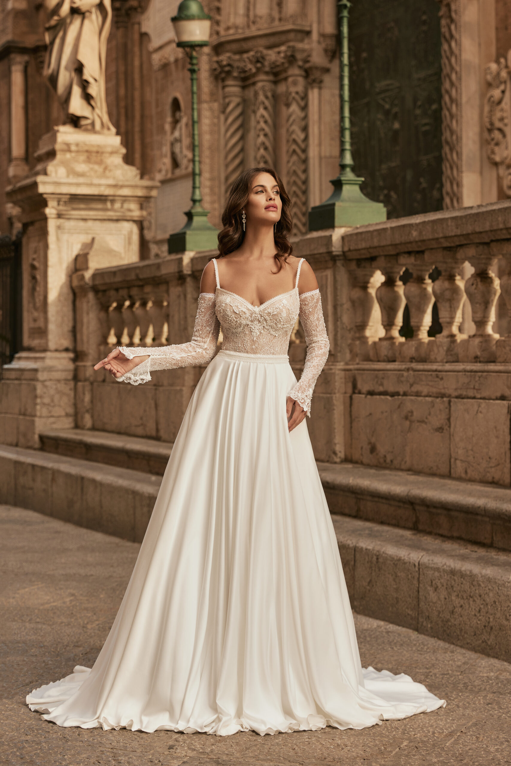 Monica loretti 8317 essencia novias coleccion 2025