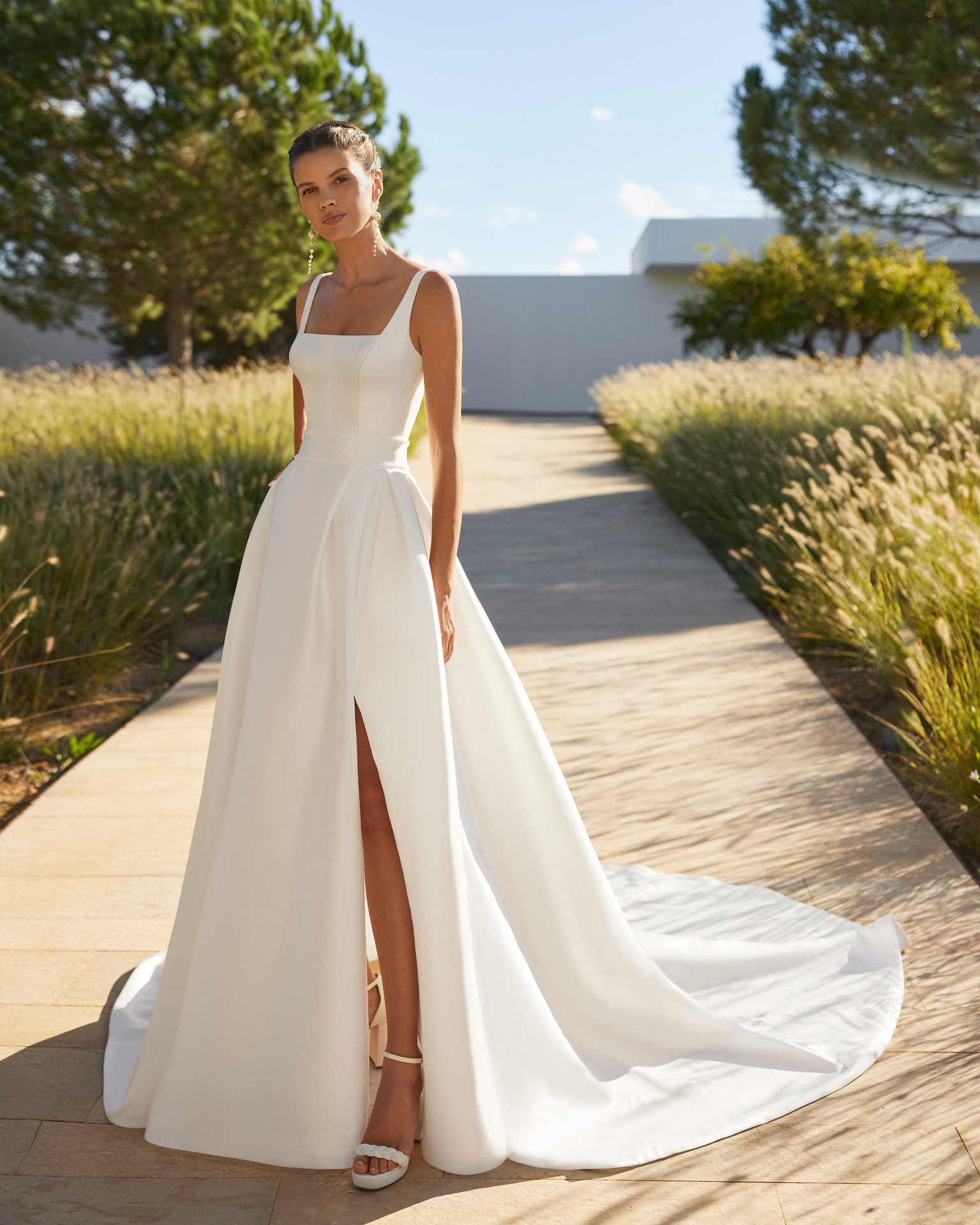 Modelo Suyin adriana alier coleccion 2026